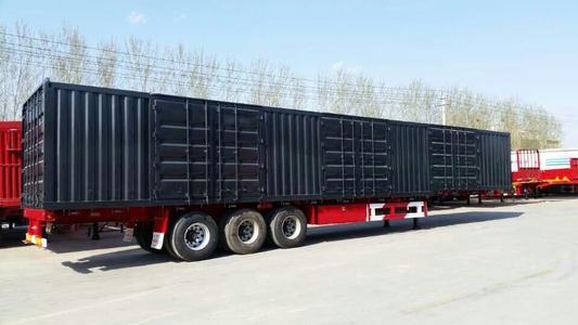 集装箱半挂车是专门用于各种集装箱的运输
